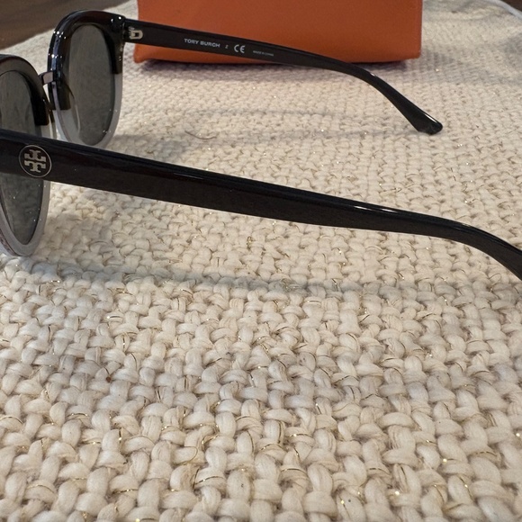 Tory Burch TY 7062 Sunglasses main image 7